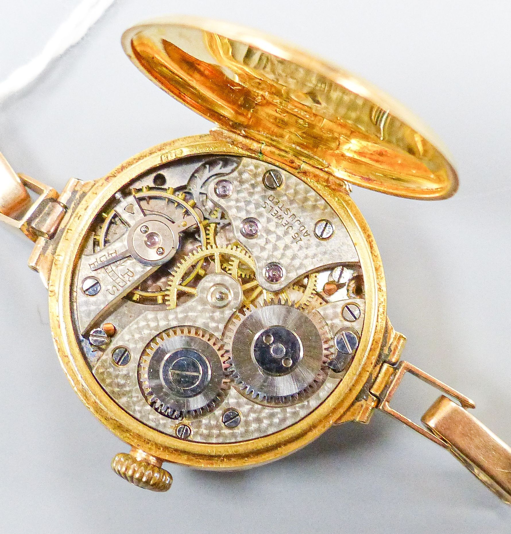 A lady's George V 18ct gold cased manual wind wrist watch, lacking bracelet, case hallmarked for Birmingham, 1917, retailed by Muir & Sons, Glasgow